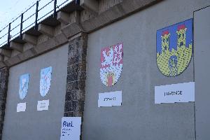 Roudnice odhalila první etapu Erbovní stěny polabských měst