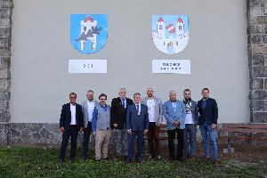 Roudnice odhalila první etapu Erbovní stěny polabských měst