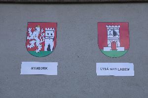 Roudnice odhalila první etapu Erbovní stěny polabských měst