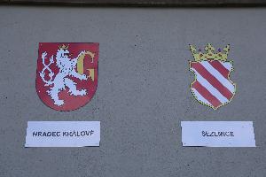 Roudnice odhalila první etapu Erbovní stěny polabských měst